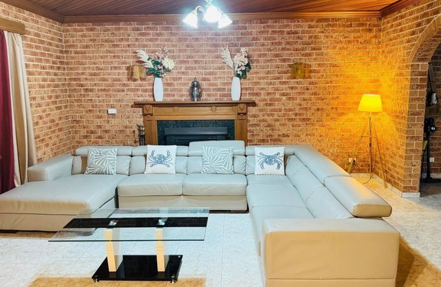 HEAVEN IN BATHURST & UNIQUE FARM STAY