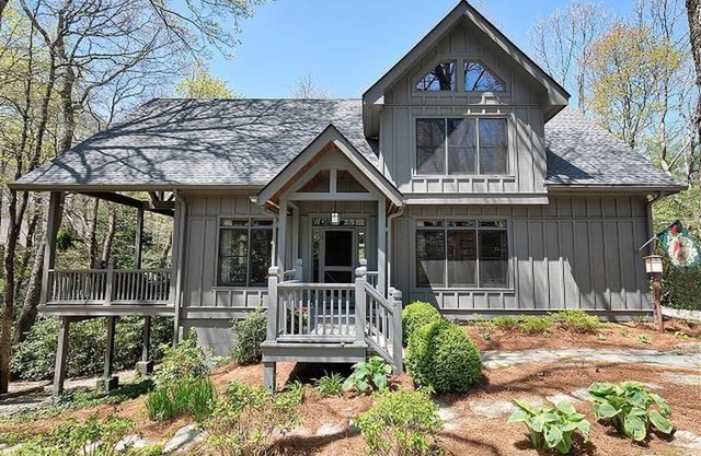 Heaven on Eleven - A charming three bedroom, three and a half bathroom cottage