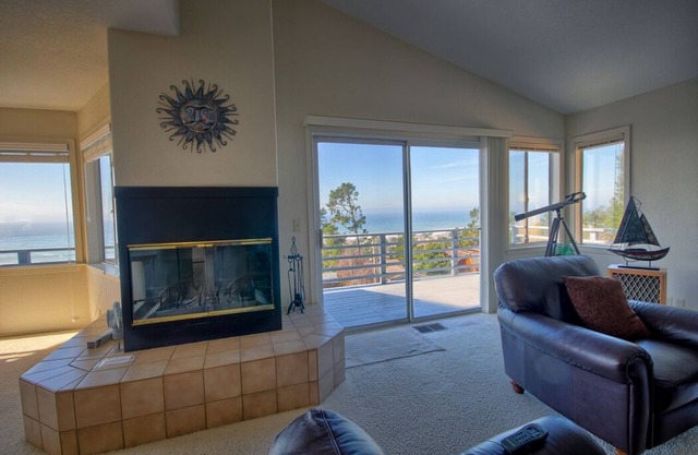 Heavenly Ocean View - #LH37: 2 BR, 2 BA House in Cambria, Sleeps 4