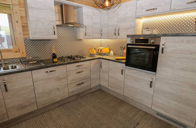 Height End Farm Log Cabin