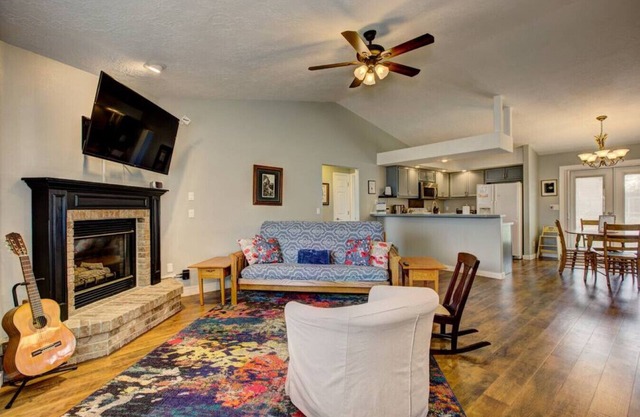 Hello Dolly! Star, ID near river and wineries!