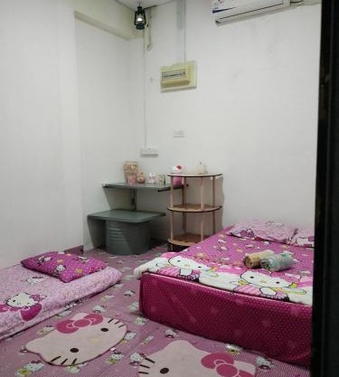 Hello Kitty Backpackers