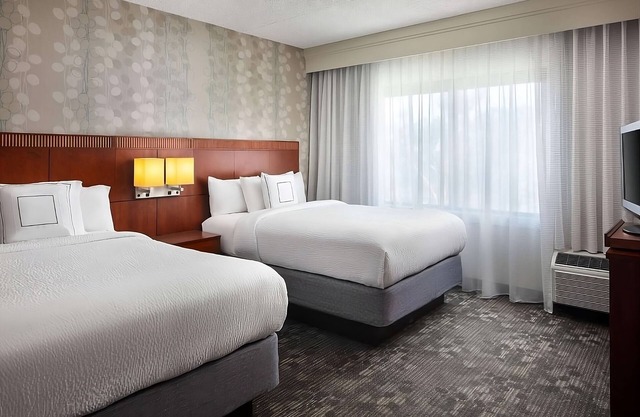 Hello Orange County! 3 Modern Spacious Suites to Relax and Enjoy!