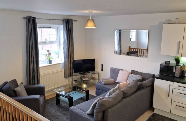 HEREFORD – Robin Coach House: Modern 2-Bed with Parking on City Outskirts