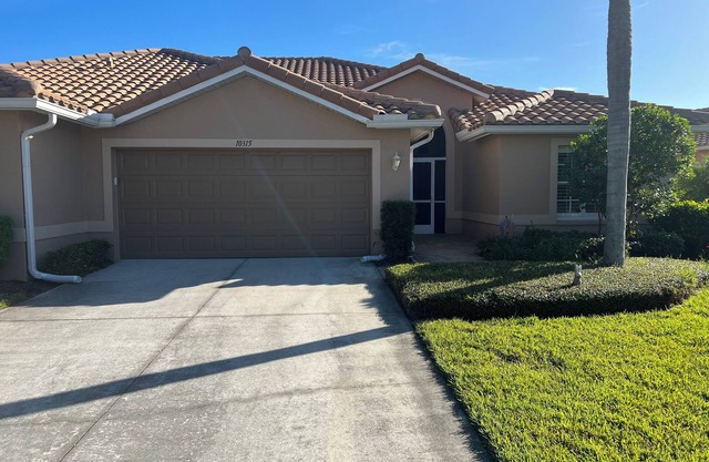 HERITAGE PALMS-Updated, 3BR, 2BA. GOLF, POOLS, PICKLEBALL, TENNIS, BOCCE, GATED.