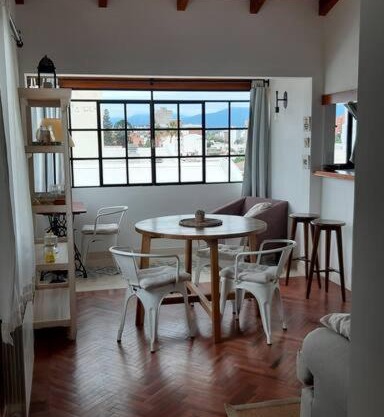 Hermoso departamento céntrico en ultimo piso, con cochera