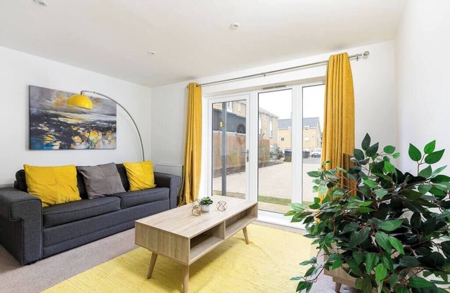 Hertford Modern 2-Bedroom Flat Full Furnished TV 2 Bathrooms Full Kitchen