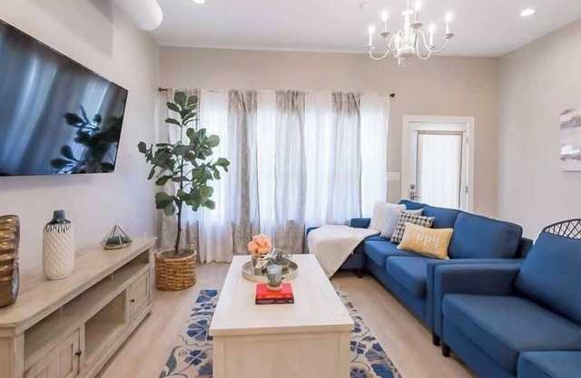 HGTV Designer 5 BD Indy Home by Fountain Square