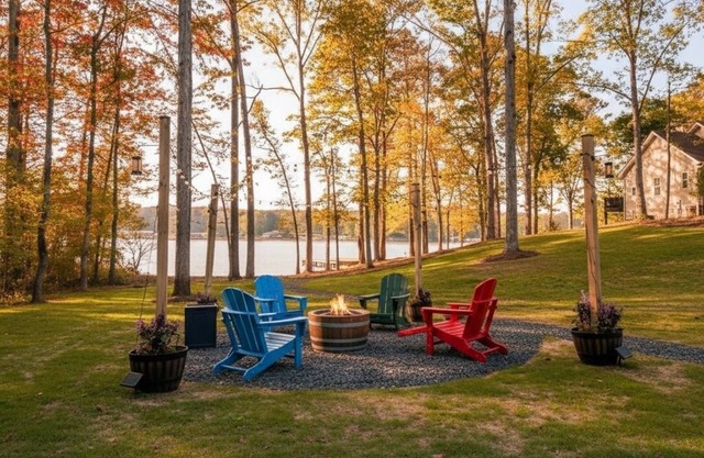 HGTV Style Lakefront Retreat/Fully Loaded/2 Kings/Coffee Bar