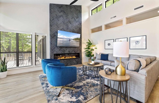 Hickory - Beaver Lake Waterfront