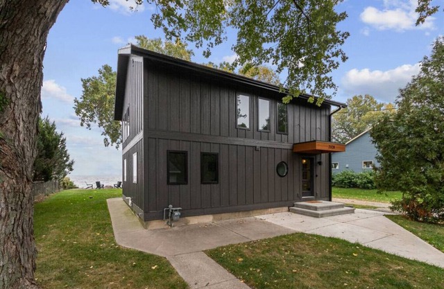 Hickory On The Lake- Beautiful home on Lake Winnebago