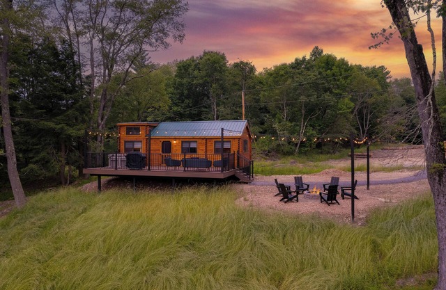 Hidden Creek Hideaway w/Hot Tub & Views + Fire Pit