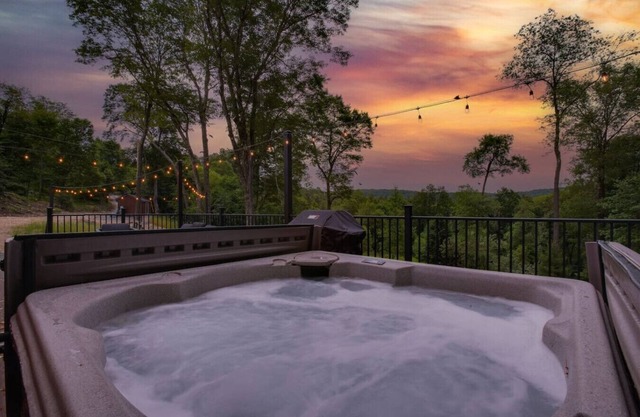 Hidden Creek Hideaway - Cozy Log Cabin w/Hot Tub, Fire Pit & Scenic Views
