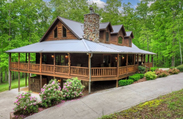 Hidden Creek | Trail to Creek | Hot Tub | Pool Table