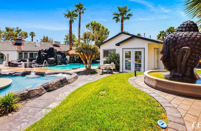 Hidden Gem 7BD/5BA Villa Landscaped w/ Lazy River