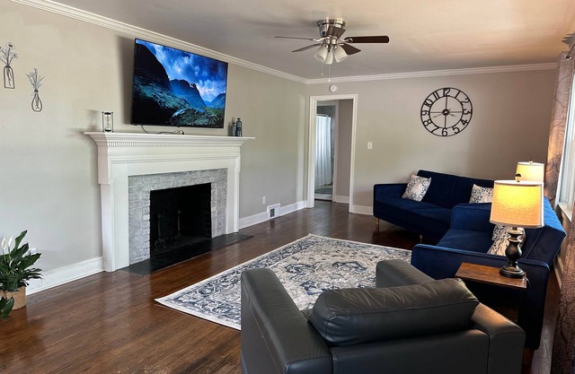 Hidden Hideaway High Point (Blue Bungalow)