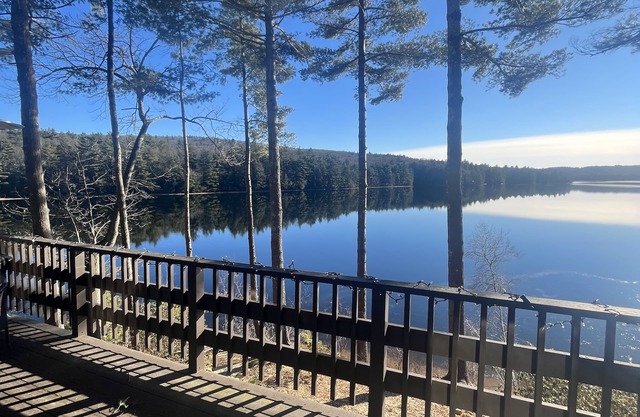 Hidden Lake Chalet w/fire pit, sauna, trails, directly on lake