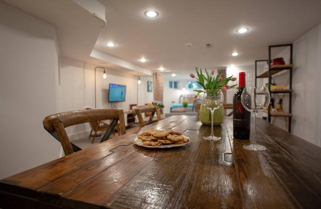 Hidden treasure, GREAT for families - Roomy, comfy, close to everything!