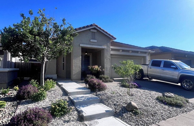 Hideaway Haven: Where luxury meets Convenience- Near Airport & Downtown