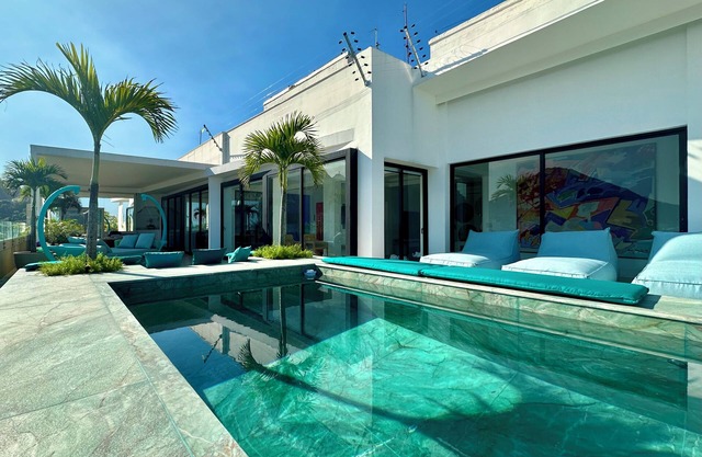 High-End Oceanfront Penthouse in Copacabana