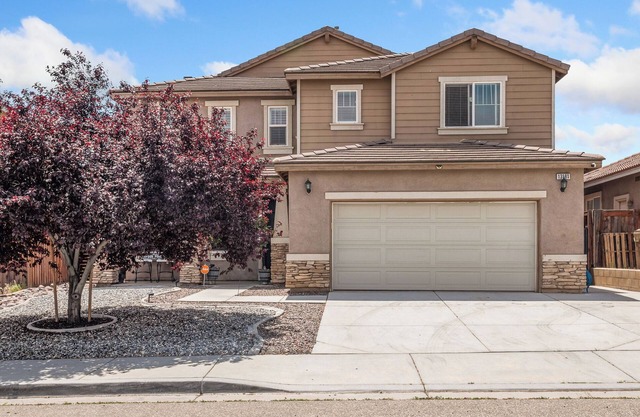 High Desert Cozy Nest!nBig & Cozy Desert Getaway/4BR 3BA Hot Tub&Fire Pit