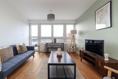 High-End 2 Bed Flat near Westfield London