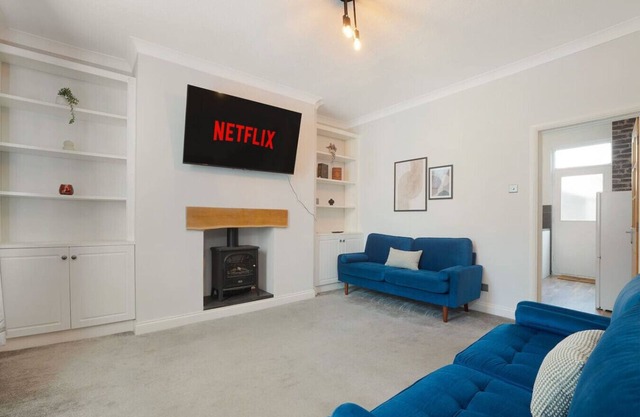 High-End home|Parking|3 beds|sleeps 5