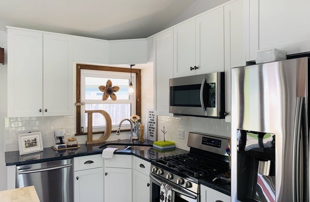 High-End Private Pool Retreat ~ Great Location ~ Only 10 Minutes To Cedar Point!