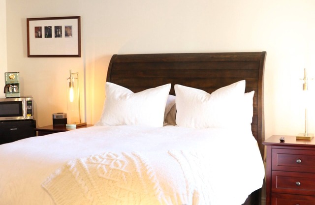 High-End Private Suite with Deck & Mountain Views in Prime Marin County Location