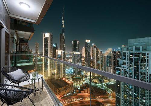 High Floor Apartment in 5 Star Hotel with Infinity Pool Burj View Gym Spa Sauna