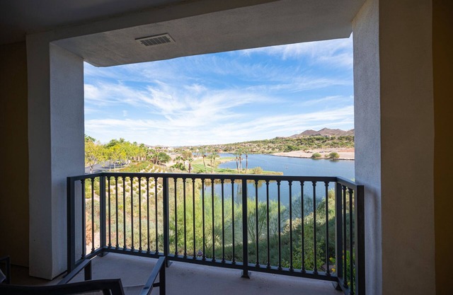 HIGH FLOOR SUITE WITH PERFECT LAKE VIEW!