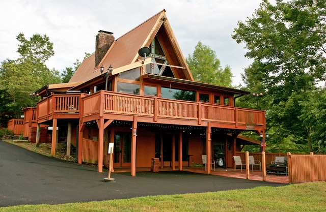 High in Helen, A frame House and Cabin