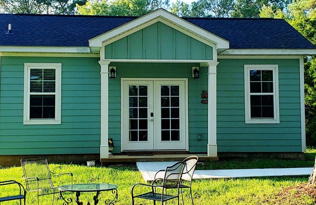 High Meadows Cottage on 16 Acres property, No Pet Fee