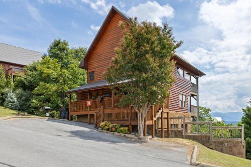 High Mountain Mist A Beautiful 4 Bedroom Cabin in Starr Crest Resort with hot tub and pool table