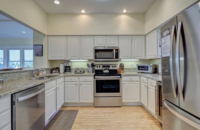 High on a dune, great ocean views, spacious home, BHI