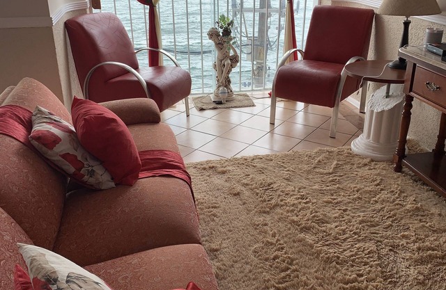 High standard apartment, 4 bedrooms, sea front Guarujá