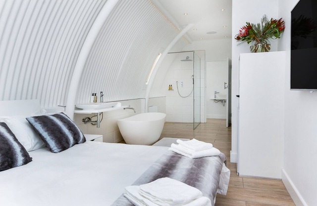 High Tech Automated Apartment - 512 The Studios