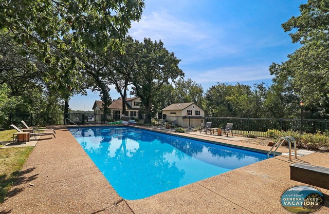 Highland House-Heated Pool| Lake Elizabeth Pier|Game Room|Firepit|Perfect For Large Families| Groups