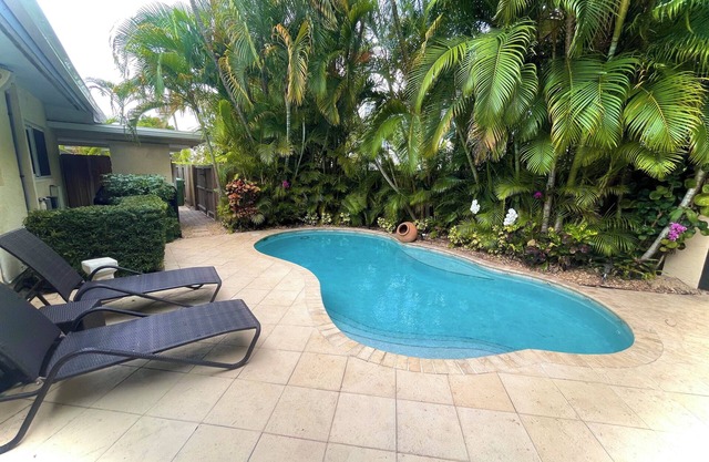 Highland Palms Oasis Home, your own private house, a block from the beach