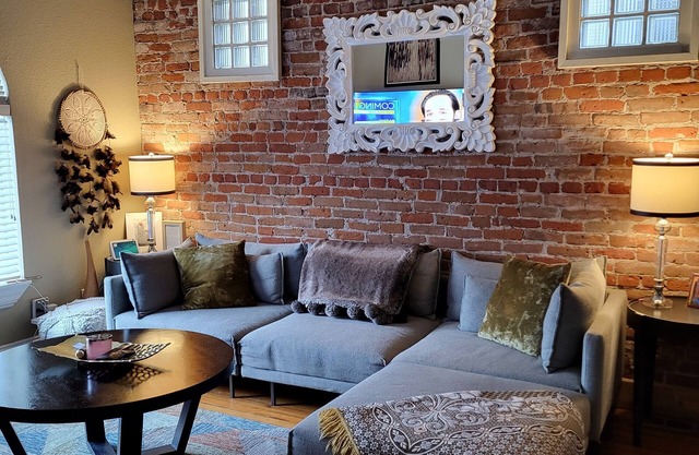 Highland Square Cutie-Charming house-walking distance to restaurants/shops