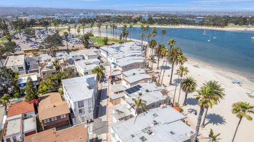 Highly rated Best Beach! 3Bd 2Ba AC Luxury KING Beds!