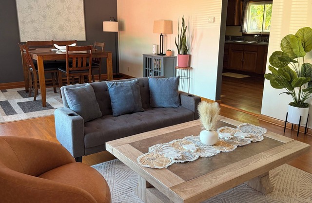 Highway Haven – Comfort, Convenience & Trailer Parking 🏕️