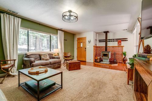 Hike and Ski! Cabin 20 Mi to Soda Springs Mtn Resort