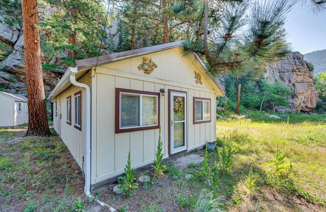 Hike, Fish & Relax: Cabin 4 Mi to Lake Estes!