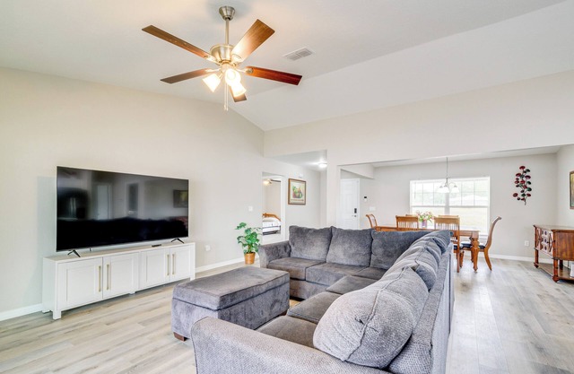 Hike, Paddle & Explore: Home w/Lanai in Ocala