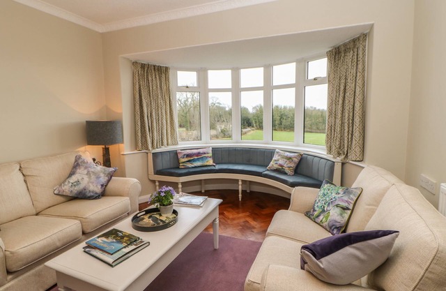 HILL VIEW, pet friendly, with open fire in Darlington