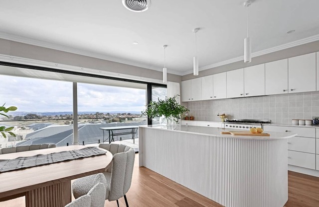 Hillgrove - Sophisticated Entertainer in Bathurst