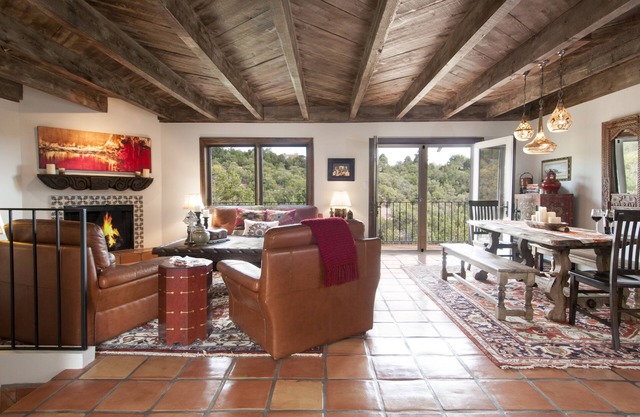 Hillside Hacienda - Relax in the Sangre de Christo Foothills -