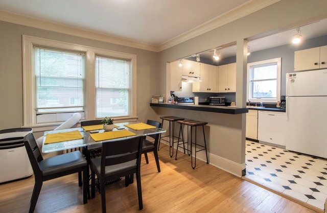 Hillside Haven w/Private Garage & Grill