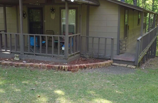 HILLSIDE HIDEAWAY.. a peaceful place to relax and enjoy yourself and family.